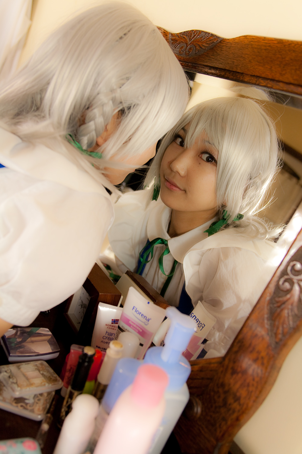 cosplay美女套图 c77 Sakuya Izayoi　白丝假发扮相(1)